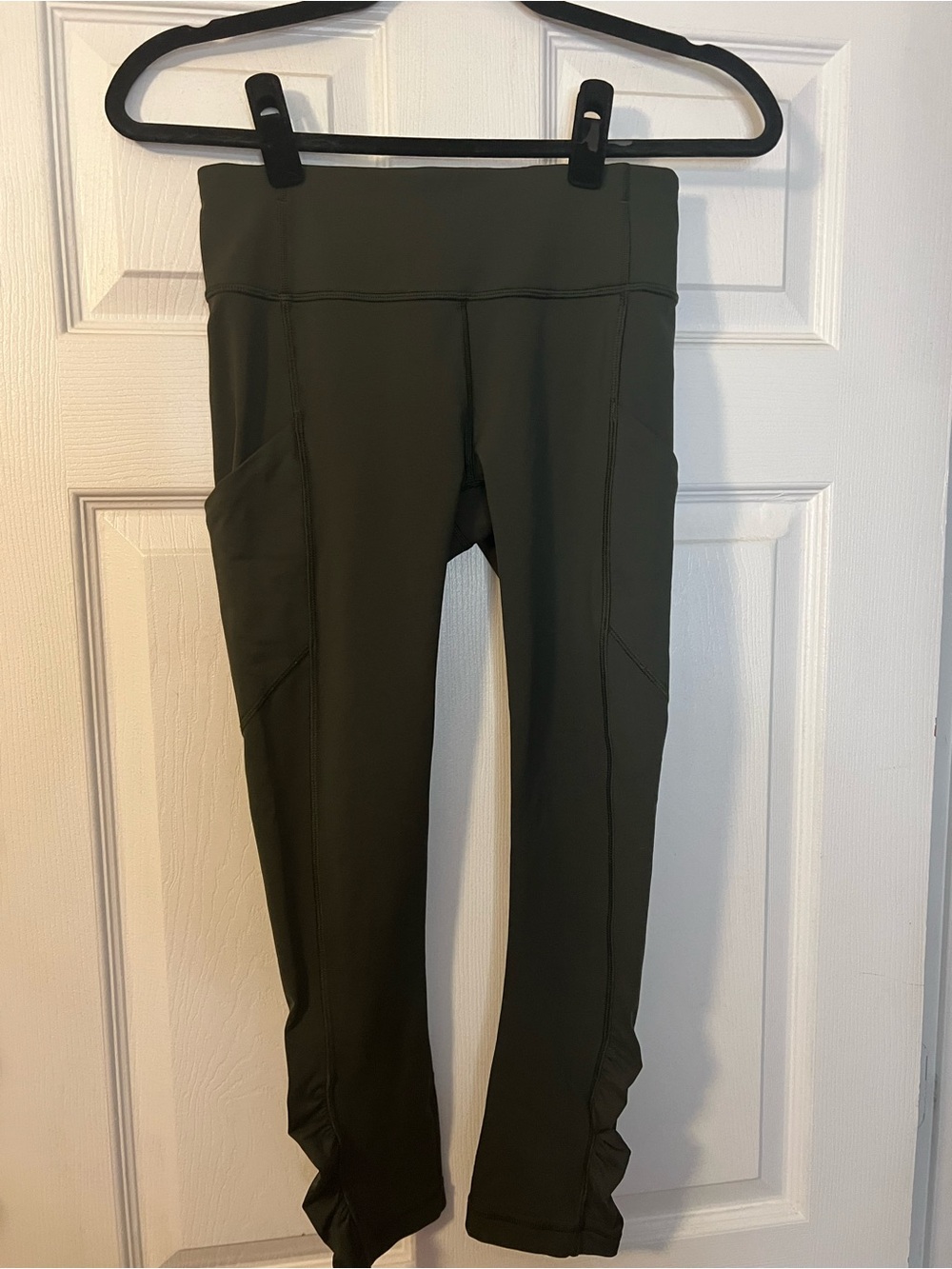 #052 Lululemon Drk Olive Ruched Hem Crop Leggings Size 4 Side Pockets Zip Pocket